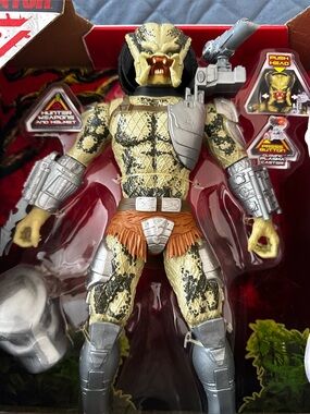 PREDATOR 12 Inch POSEABLE FIGURE with Open Jaw